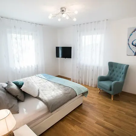 Grosse Mit Seeblick Nahe Woerthersee Ideal Fuer Familien & Gruppen Apartment Keutschach am See