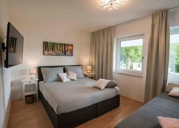 Grosse Mit Seeblick Nahe Woerthersee Ideal Fuer Familien & Gruppen